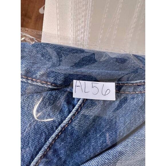 American Eagle NWT 90s Boyfriend Denim Mid Length Shorts Distressed Sz 4 - Picture 6 of 6